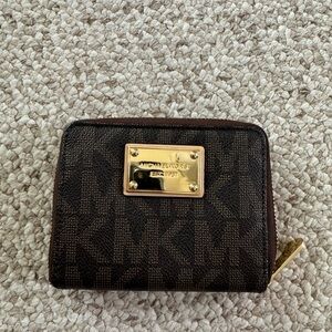 Michael Kors Zip around wallet